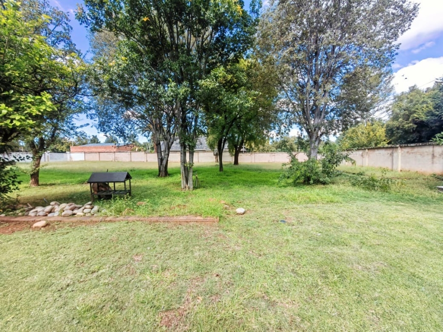 5 Bedroom Property for Sale in Grimbeeck Park North West